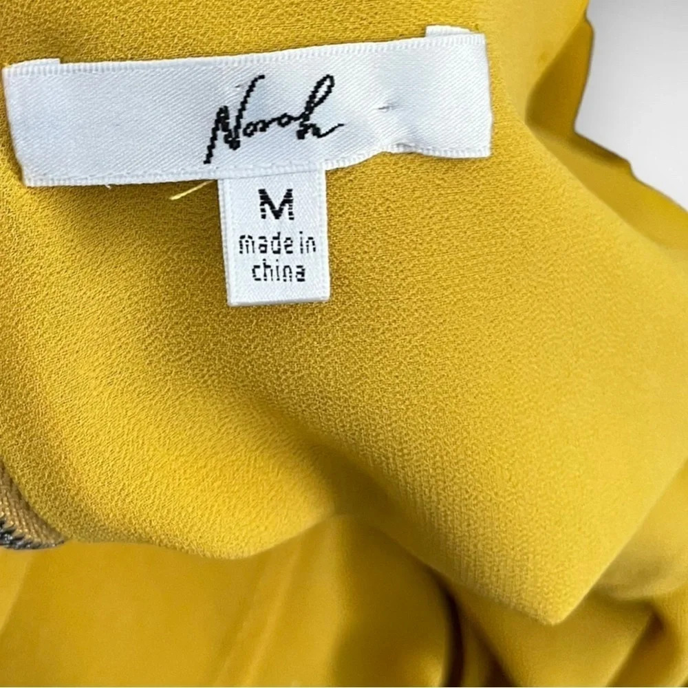 NORAH Women's Yellow Sleeveless V Neck Lined Blouse Medium | EUC‎ - Picture 3 of 9